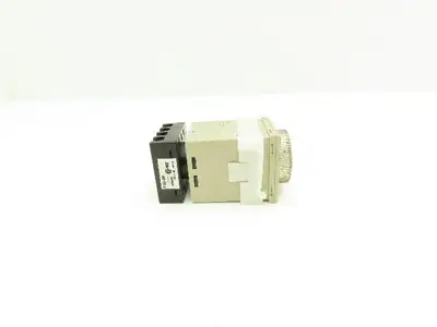 Omron H3CR-A8E Solid-State Timer Relay Socket 100-240V 1.2 Sec-300 Hours