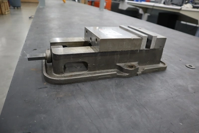 Used KURT WORKHOLDING SOLUTIONS D-60 Vises Minnesota US | Machinesused.com #1505679