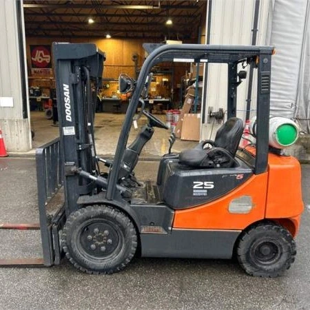 Used 2017 DOOSAN G25E-5 Internal Combustion Forklifts: Pneumatic Tire British Columbia CA | Leavitt Machinery #1561746