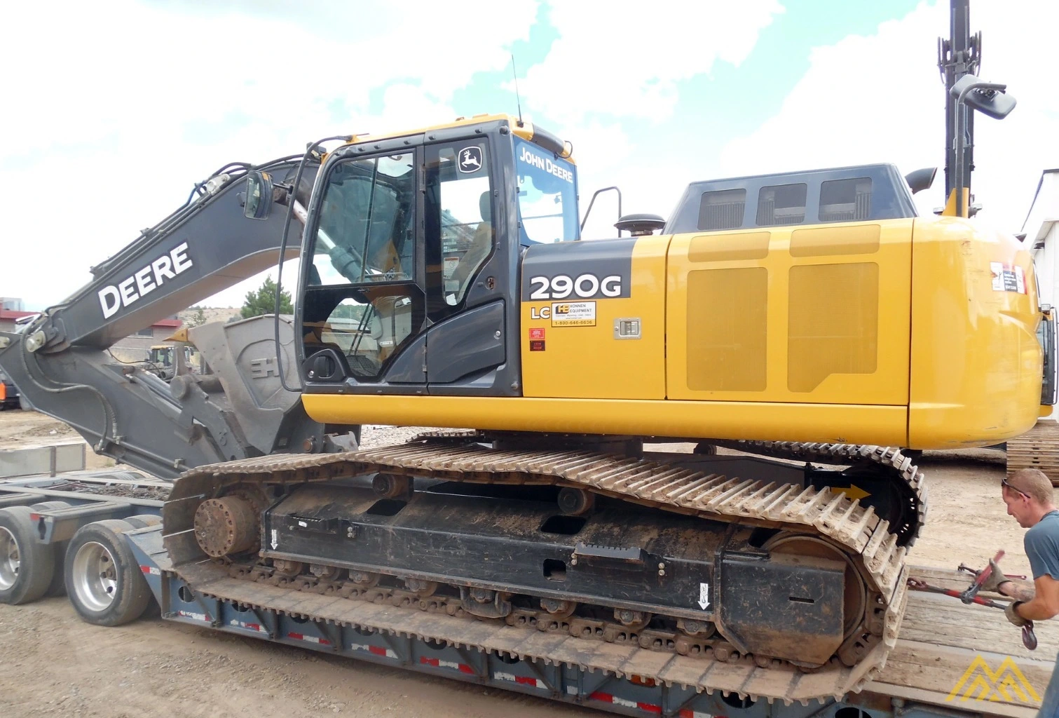USED 2017 Deere 290GLC