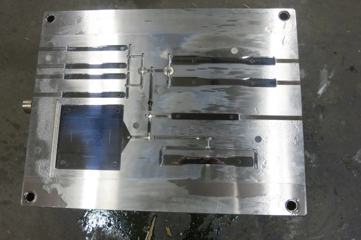 Used 2014 MASTER UNIT DIE PRODUCTS 9 CHIP SAMPLE MOLD DESIGN Injection Molding Parts Massachusetts US | Hunter Plastics #789069