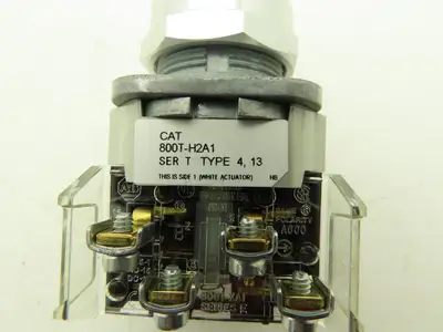 Allen Bradley 800T-H2A1 Selector Switch 2 Position Maintained 30mm