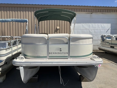 USED 2004 BENNINGTON 2280 RL
