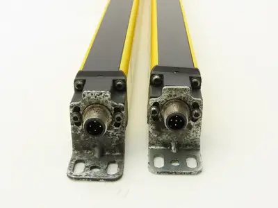 Schmersal SLC440COM-ER-0890-14 Safety Light Curtain Transmitter & Receiver Set