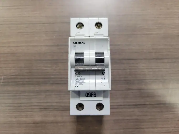 Used SIEMENS 5SX22 C20 Switchgears British Columbia CA | Lenmark #242674