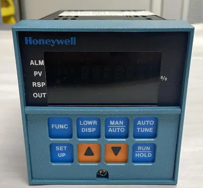 New | in-Stock HONEYWELL DC3003-0-21A-1-00-0111 Industrial Controls | Surplus Asset Holdings #1217608