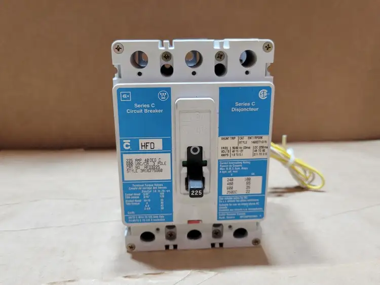 Used CUTLER-HAMMER HFD3225 Switchgears British Columbia CA | Lenmark #835720