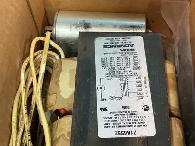 Used UNIVERSAL TECHNOLOGIES, OSRAM, PHILLIP ADVANCE _UNKNOWN_ Light Source Equipment Ohio US | HGR 24 #1291864