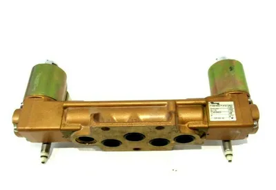 NEW VERSA VALVES VGG-4532-P-A120 4-WAY VALVE VGG4532PA120