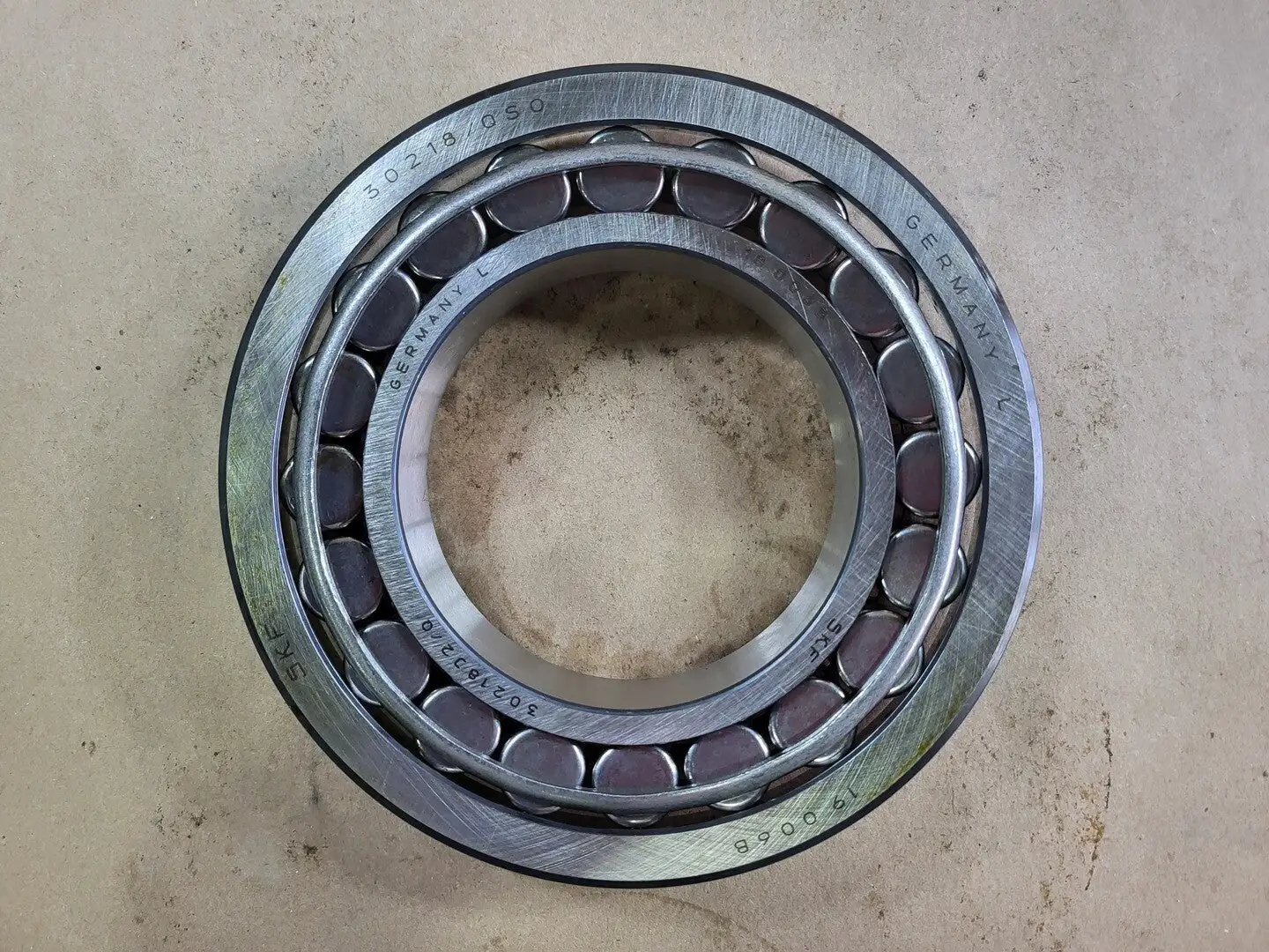 NEW SKF 30218J2