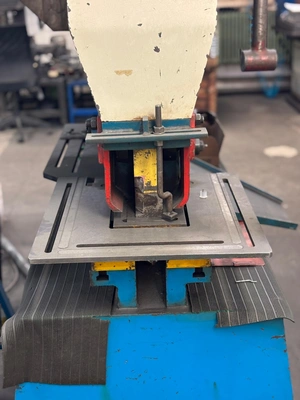 SANLI Hydraulic Ironworker, in good used condition, visible under power