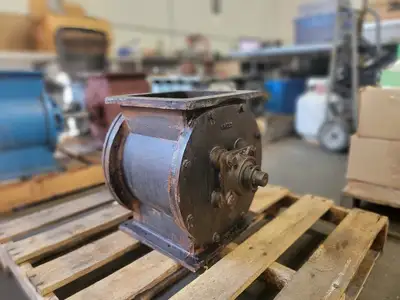 Rotary Airlock Valve Feeder, Cast Iron, Square Inlet, Chain Drive - Serial 11852