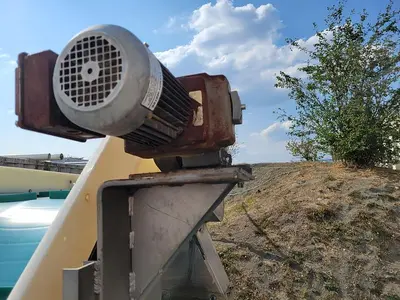 Cleated Z-Style Incline Conveyor