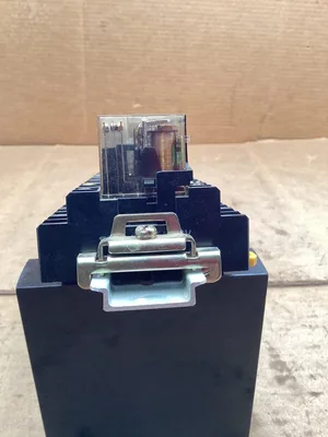 USED OMRON G2R-2-SN