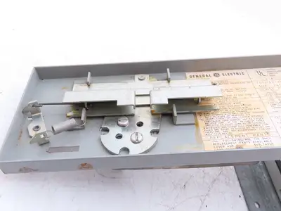 General Electric THFP321XL 3-Pole Fusible Disconnect Switch Panel Mount 30A 240V