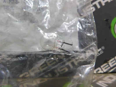 Box of 18 Allen Bradley 800T-N34 Clear Pin Type Bulbs 6.3V Series A New