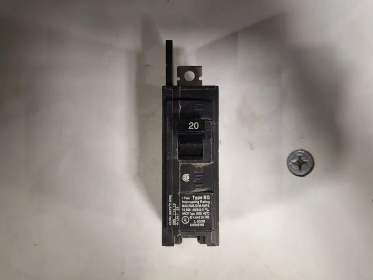 Used SIEMENS BQ1B020 Switchgears British Columbia CA | Lenmark #242060