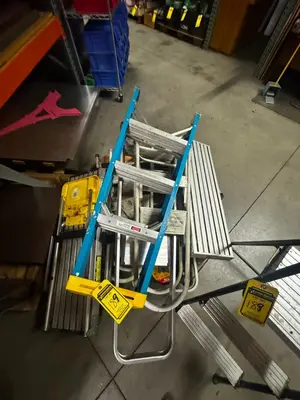 Used _UNKNOWN_ _UNKNOWN_ Ladders Ohio US | Myron Bowling Auctioneers Inc #1507908