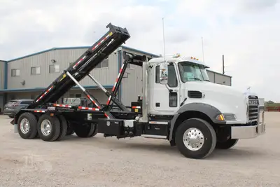 New | in-Stock 2026 MACK GRANITE 64BR Rolloff Trucks Texas US | Roll Off Truck World #1491907