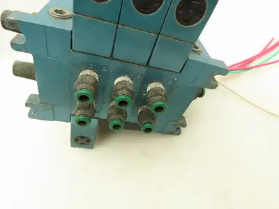 MAC 811C-PM-111DA-142 Pneumatic 3-Station Manifold 5/2 Solenoid Valves 120V