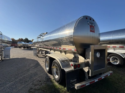 Used 2016 WALKER MILK TANKER TRAILER Liquid Supply Trailers Michigan US | Miedema Asset Management Group #1709447