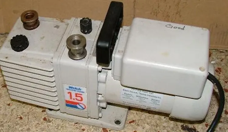 Used WELCH 1402 Vacuum Pumps Texas US | Bamko Surplus Process Equipment #927383