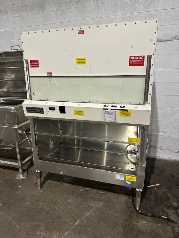 STERILGARD LAB FUME HOOD