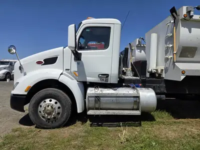 USED 2015 PETERBILT 579