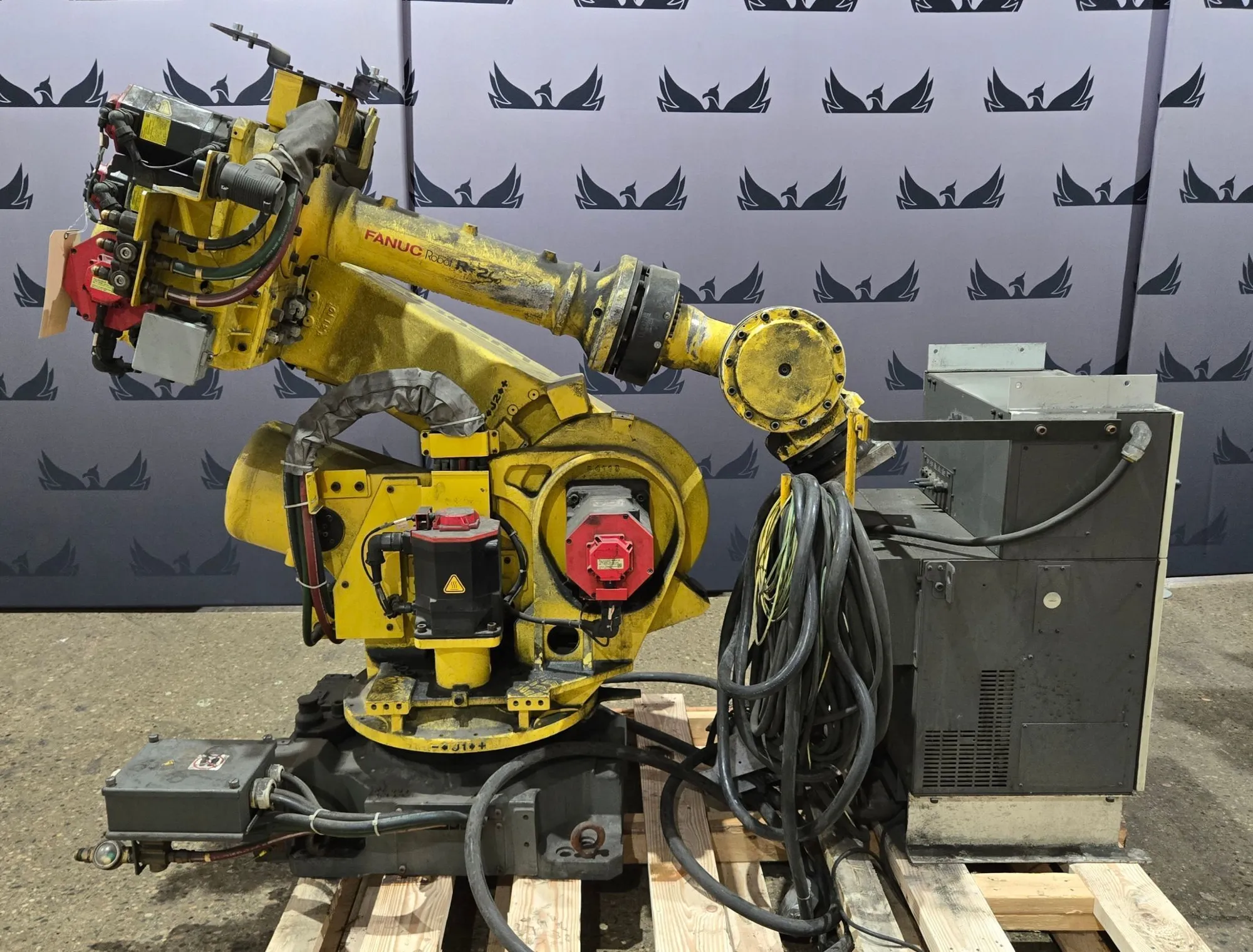 USED 2014 FANUC R-2000IB/210F + R30IB