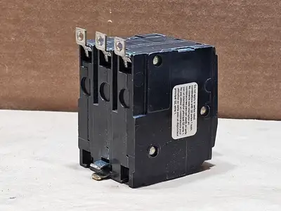 USED SQUARE D QOB330