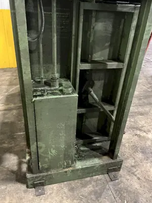 30" X 60" FOX VERTICAL HYDRAULIC CARDBOARD BALER: YOBRO #24940