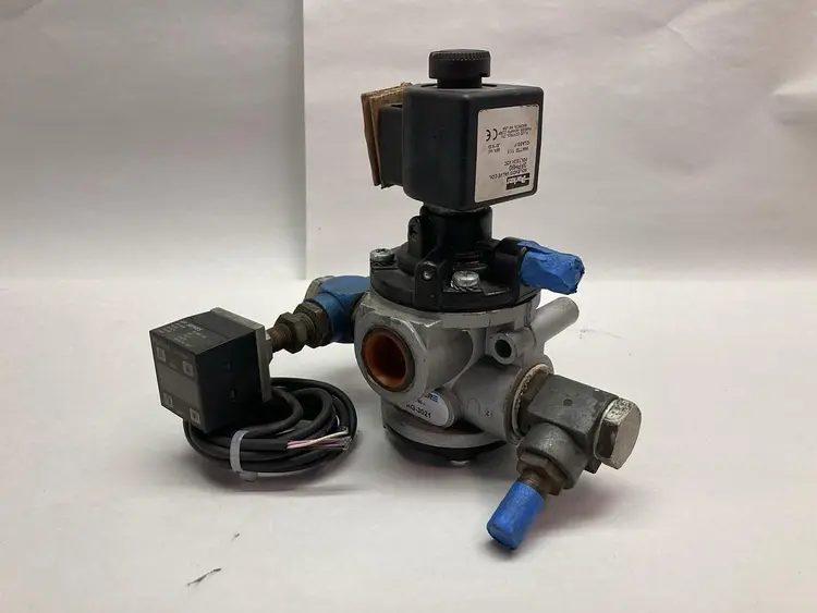 Used UNIVER AG-3021 Solenoid Valves | Surplus Asset Holdings #1219672