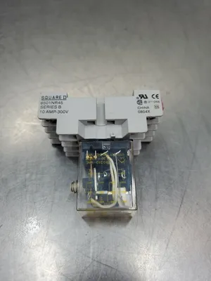 SQUARE D RSD4M1P14V53 Ser C Relay w/8501NR45 Base. 4E-35