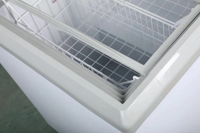 168-0045 FDF7.2CF 29" Sliding Glass Self Contained Chest Freezer