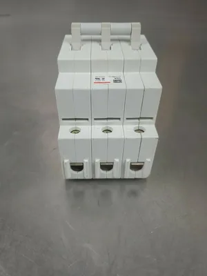 Cutler Hammer SPHM3RM0010 Circuit Breaker 4G