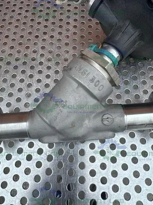 USED GEMU 554/25/D55 PNEUMATIC  ANGLE SEAT GLOBE VALVE W/ 1" SANITARY FITTING