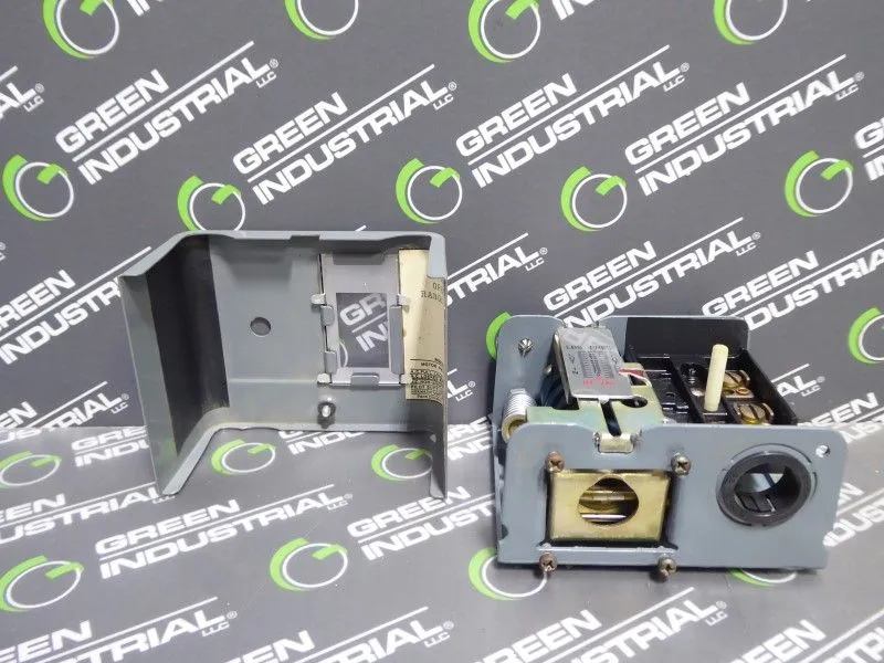 Johnson Controls P70DA-40 Pressure Control Module 20-100 PSIG Used