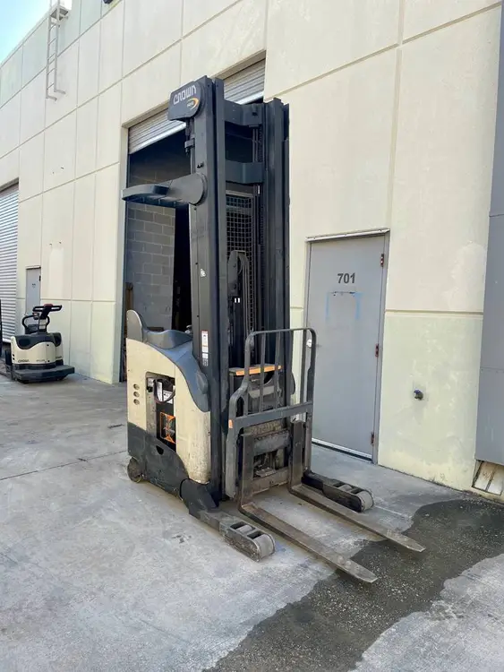 Used 2014 CROWN RR5725-35 Reach Trucks Texas US | TB Forklifts #1274876