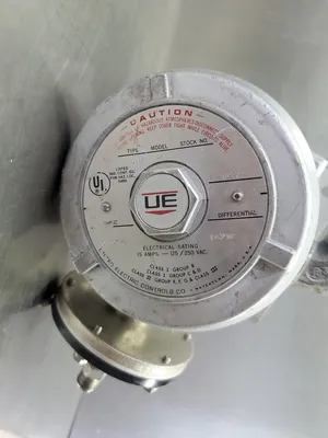 United Electric Controls J110 Model 451 Pressure Switch. 6D-9