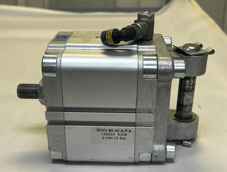 Used FESTO ADVU-80-40-A-P-A Cylinders | Surplus Asset Holdings #1206786