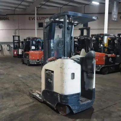 USED 2016 CROWN RR5725-45