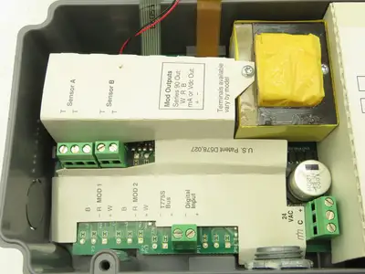 Honeywell T775B2040 Single Stage Heating and cooling Controller