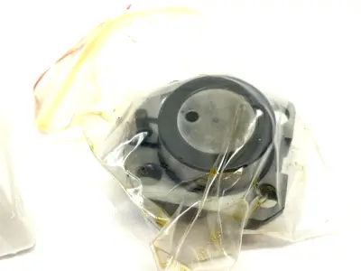 NEW KENNAMETAL KM™ CLAMPING UNIT W/ LOCATING PIN, FLANGE MOUNT 60971621R02