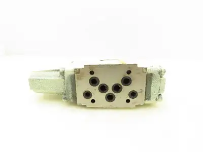 Rexroth 4WRZ 10 E1-85-40/6A24N9K4/D2MR Hydraulic Proportional Directional Valve