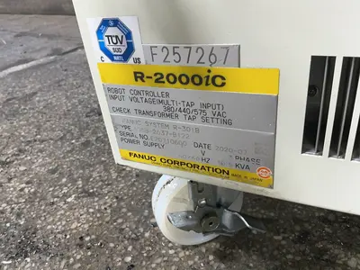 USED 2020 FANUC R2000IC 210L