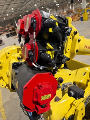 USED FANUC R-2000IC/210F