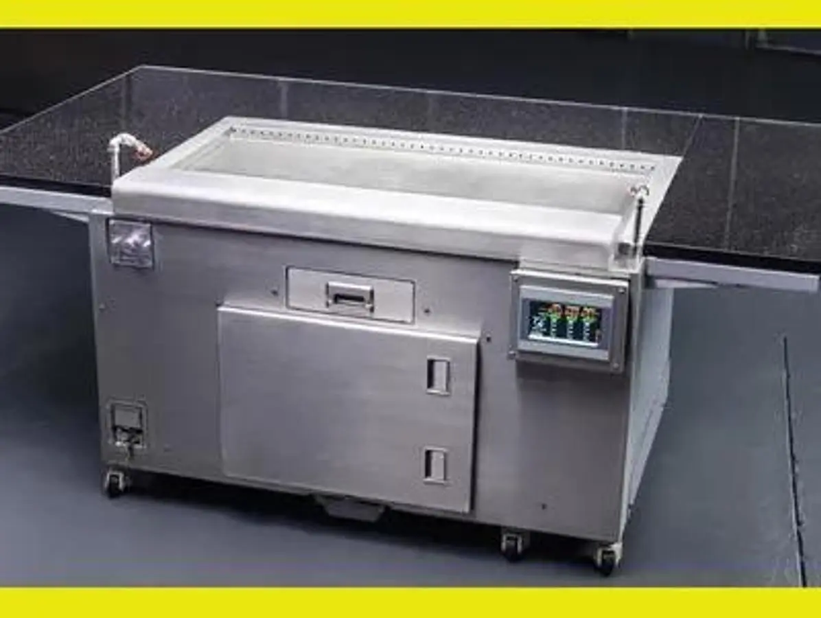USED APACE UM1EGA