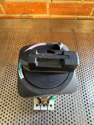 Used CUTLER HAMMER GI 125 MOLDED CASE CIRCUIT BREAKER W/ ON/OFF KNOB Electronics & Components California US | Equipment Lab #1455979