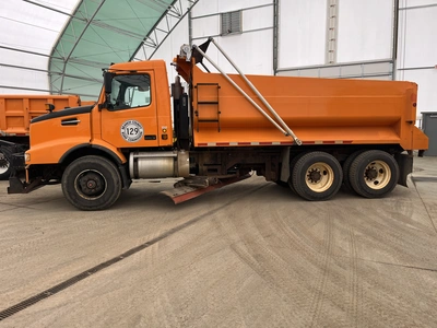 Used 2003 VOLVO VHD 6X4 Dump trucks Michigan US | Miedema Asset Management Group #1414287