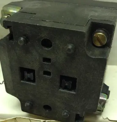 New | in-Stock JOSLYN CLARK 100T-PPLF8R Industrial Controls Ohio US | Surplus Asset Holdings #1309754